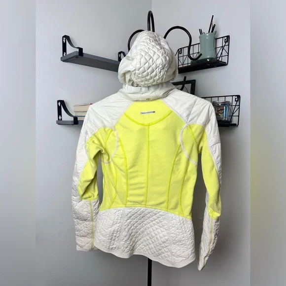 LULULEMON RUN BUNDLE UP GOOSE DOWN JACKET CLARITY YELLOW POLAR CREAM SIZE 2 - Picture 8 of 17
